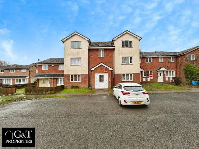 Flat for sale in Causeway Green, West Midlands