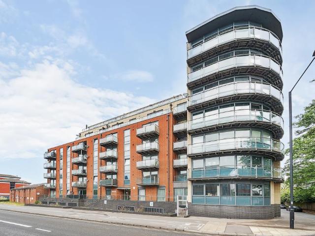 Flat for sale in Slough