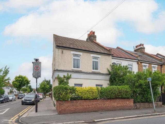 Flat for sale in London Borough of Croydon, Thornton Heath