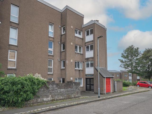 Flat for sale in Cumbernauld, Scotland