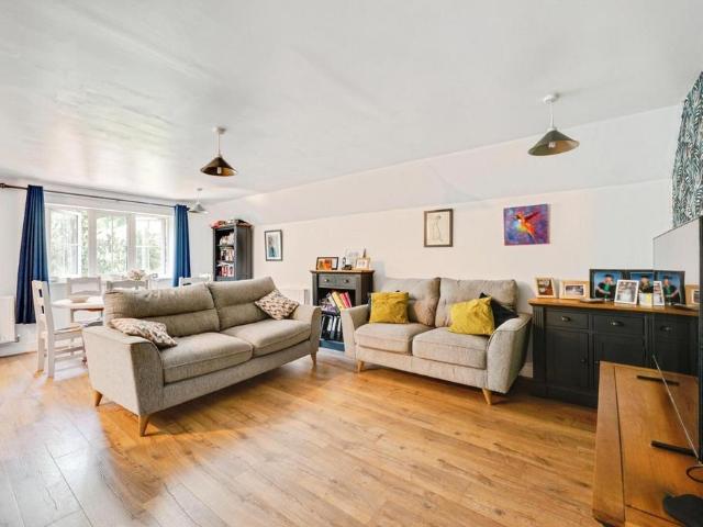 Flat for sale in Pachesham Park, Surrey