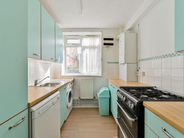 Flat for sale in London Borough of Lambeth, Greater London