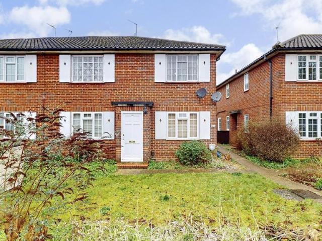 Flat for sale in North Sheen, Greater London