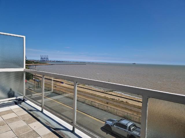 Flat for sale in Dale Hill, Essex