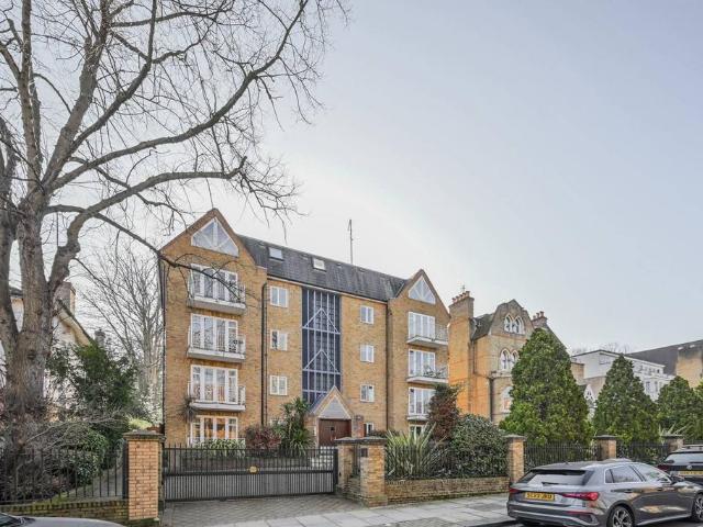 Flat for sale in Crouch End, Greater London