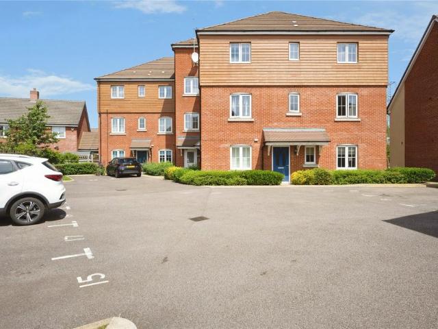 Flat for sale in Leighton-Linslade, Leighton Buzzard