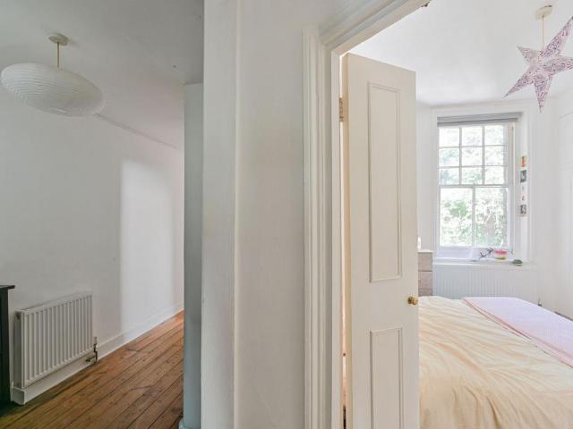 Flat for sale in Oval, Greater London