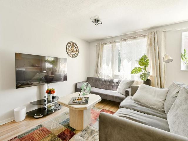 Flat for sale in London Borough of Ealing, Greater London