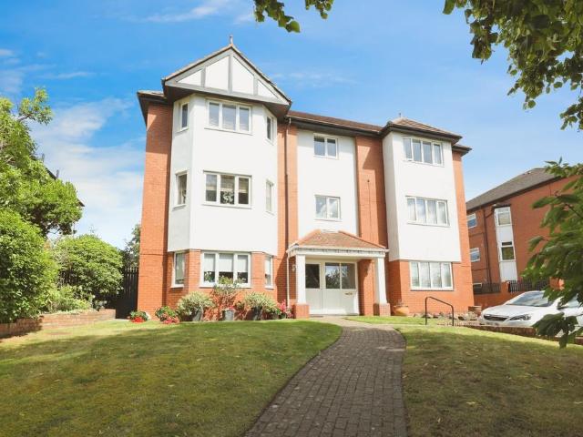 Flat for sale in Great Crosby, Sefton