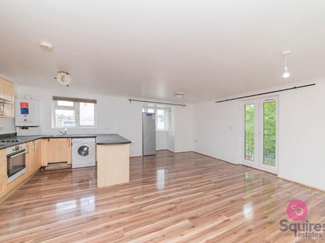 Flat for sale in Brunswick Park, Greater London