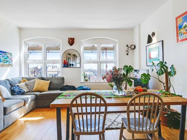 Flat for sale in Maryland, Greater London
