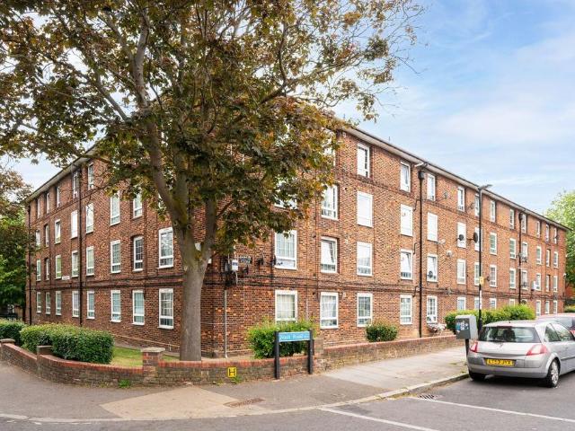 Flat for sale in London Borough of Lewisham, Brockley