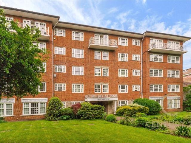 Flat for sale in Southfields, Greater London