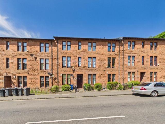 Flat for sale in Elderslie, Scotland