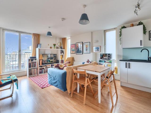Flat for sale in Stoke Newington, Isle Of Man