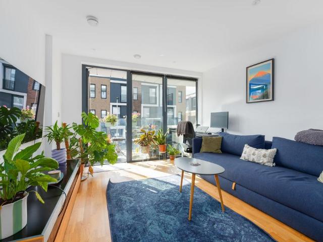 Flat for sale in Royal Borough of Greenwich, Greater London