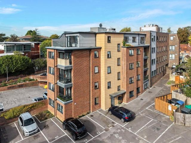 Flat for sale in Leatherhead, Mole Valley