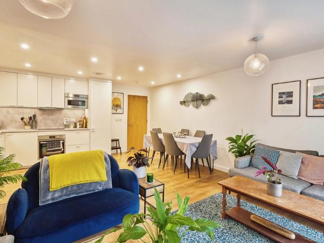 Flat for sale in Peckham, Greater London