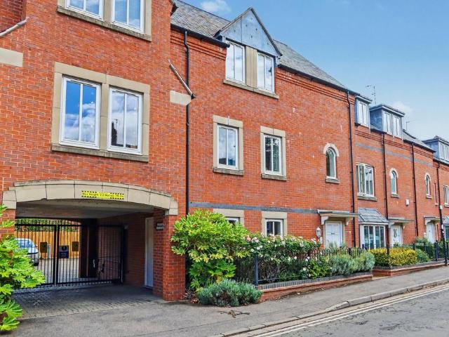 Flat for sale in Evershot, Oxfordshire