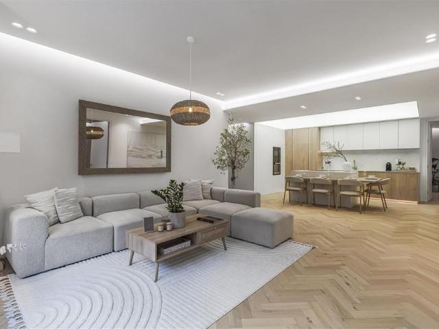 Flat for sale in Shepherd's Bush, Greater London