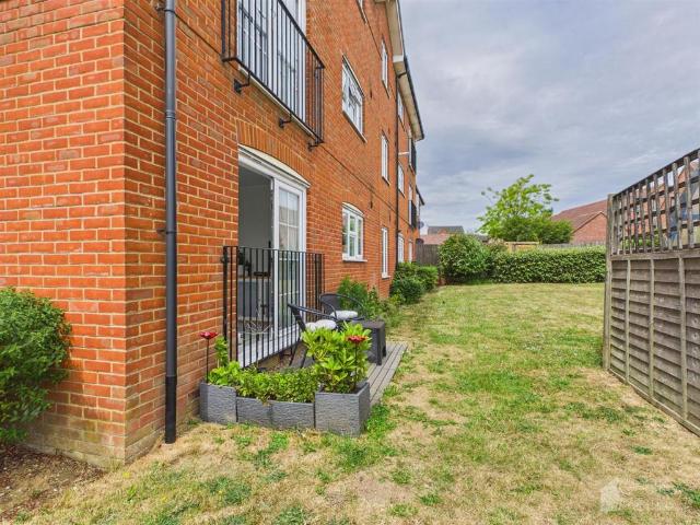 Flat for sale in Great Ashby, North Hertfordshire