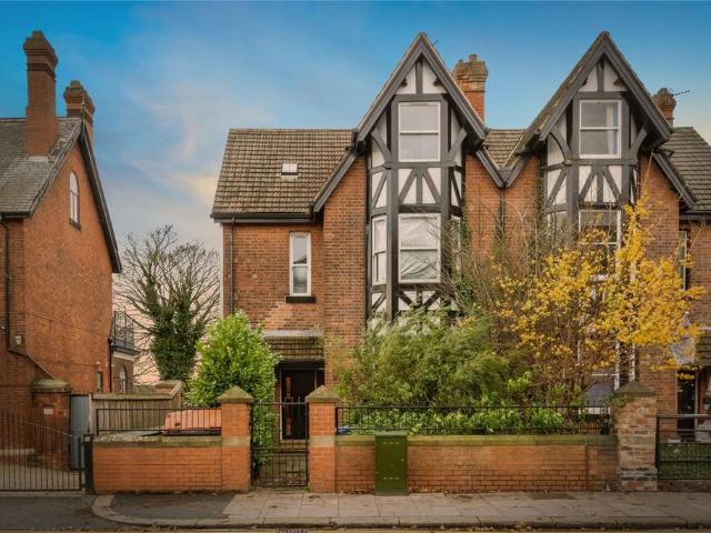 Flat for sale in City Centre, Wheatley