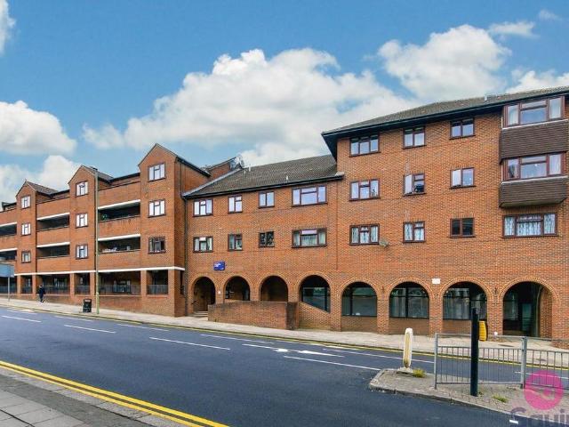 Flat for sale in Hendon, Greater London