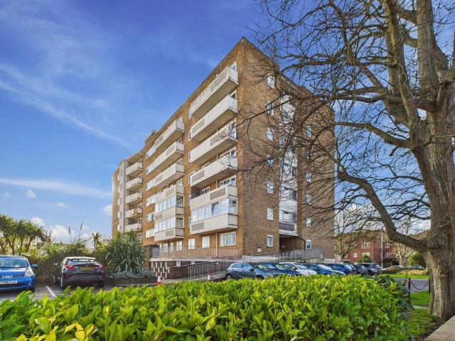 Flat for sale in West Worthing, Worthing