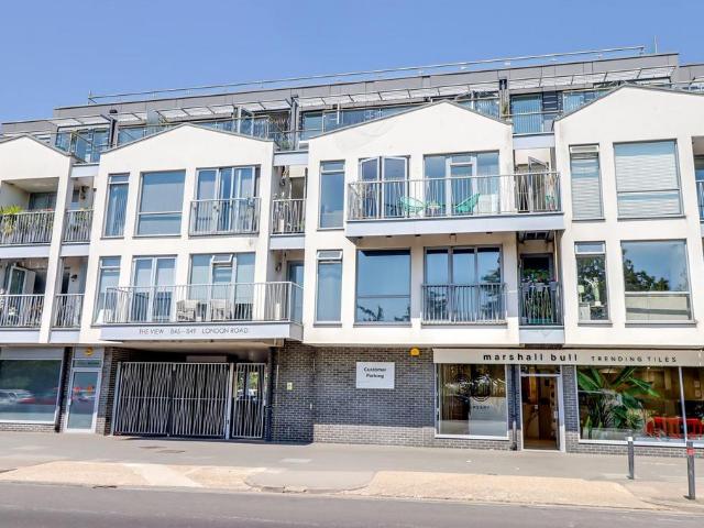 Flat for sale in Alton Barnes, Essex