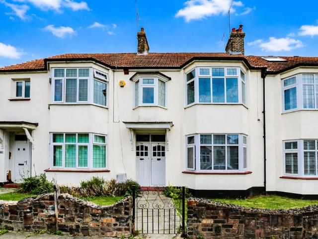 Flat for sale in Alton Barnes, Essex
