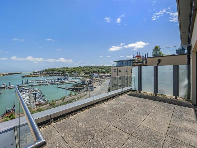 Flat for sale in Mount Pleasant, Iford