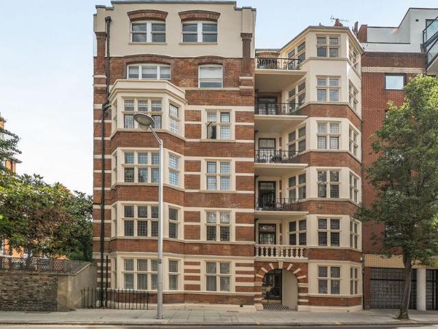 Flat for sale in Brompton, Greater London