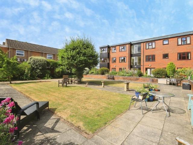 Flat for sale in Peterborough