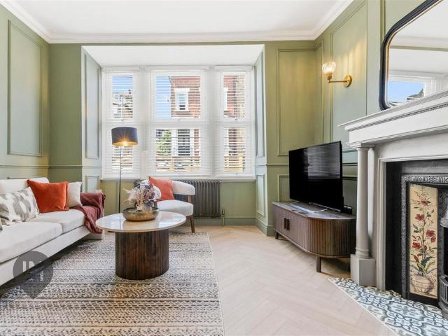 Flat for sale in Wandsworth, Greater London