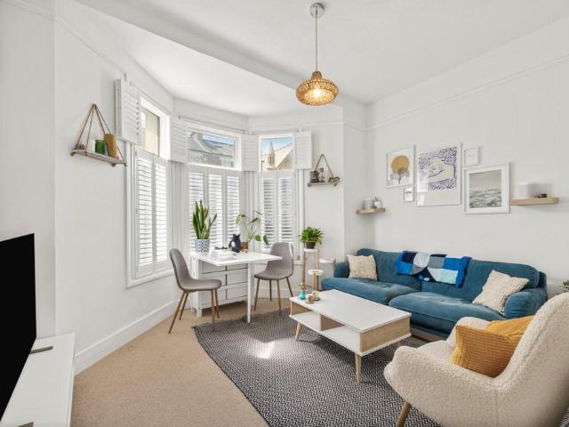 Flat for sale in London Borough of Wandsworth, Greater London