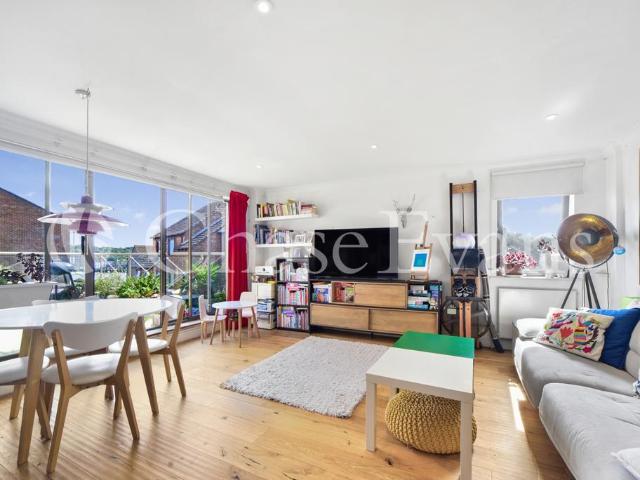 Flat for sale in Isle Of Dogs, Isle Of Man
