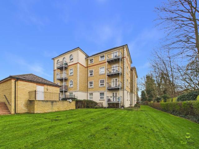 Flat for sale in Bexley, Greater London