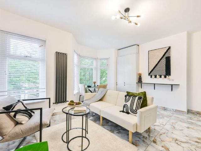 Flat for sale in Harlesden, Greater London