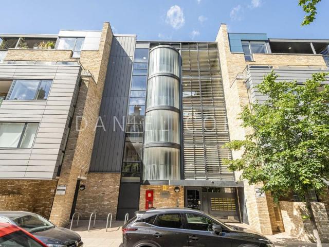 Flat for sale in Walworth, Greater London
