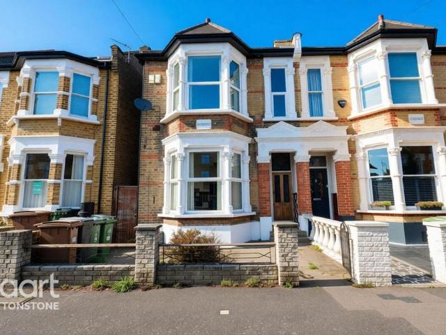 Flat for sale in London Borough of Waltham Forest, Greater London