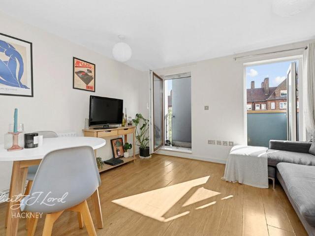 Flat for sale in South Hackney, Greater London