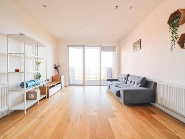 Flat for sale in Bromley-by-Bow, Poplar Grove