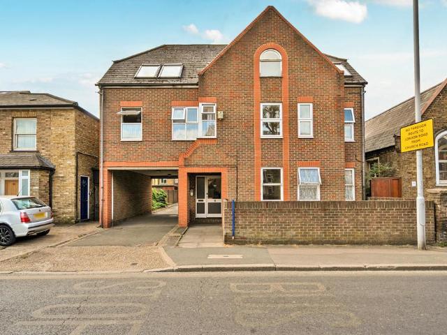 Flat for sale in Norbiton, Greater London