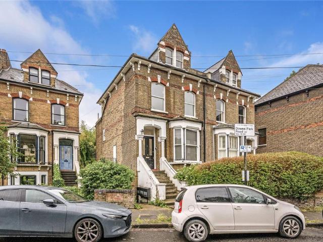 Flat for sale in Shacklewell, Greater London
