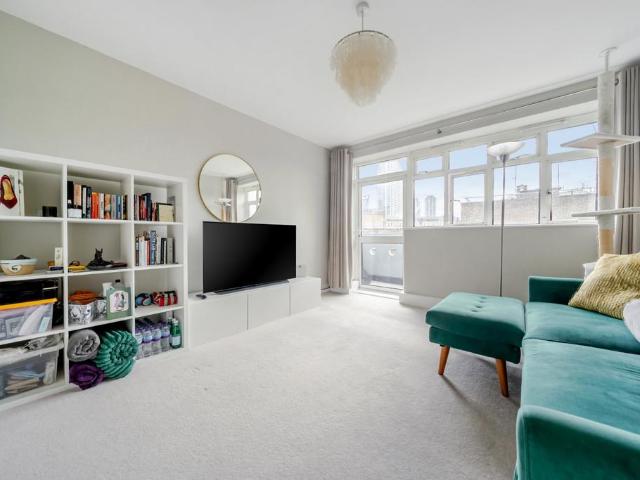 Flat for sale in Scovell Estate, Greater London