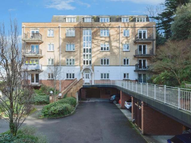Flat for sale in West Cliff, Bournemouth