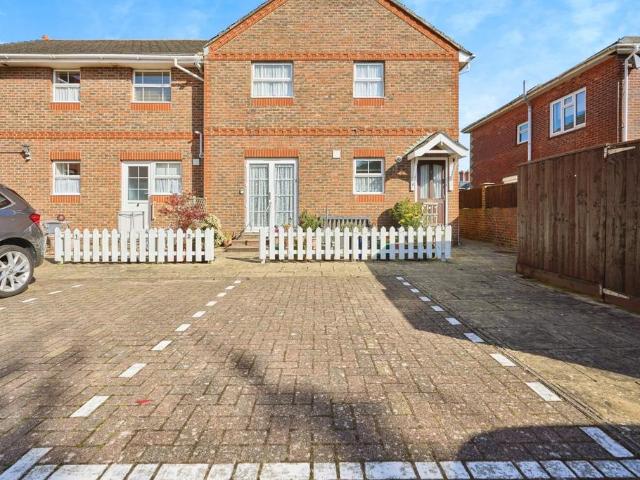 Flat for sale in Binstead, Ryde
