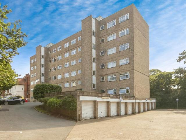 Flat for sale in Boscombe, Bournemouth