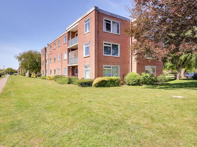 Flat for sale in Worthing, West Sussex