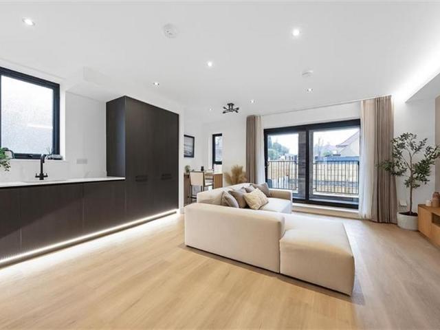 Flat for sale in West Norwood, Greater London